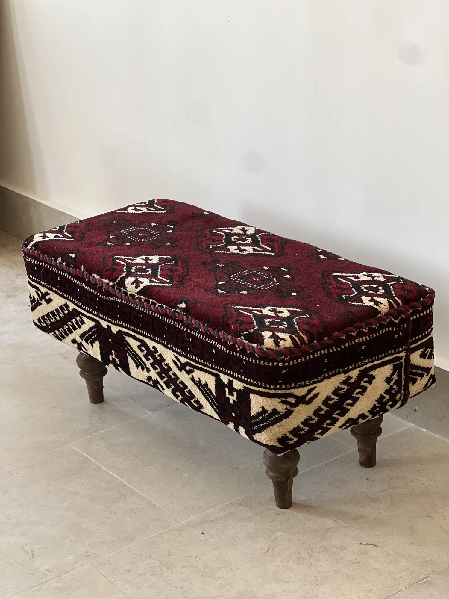 Two-seat carpet bench