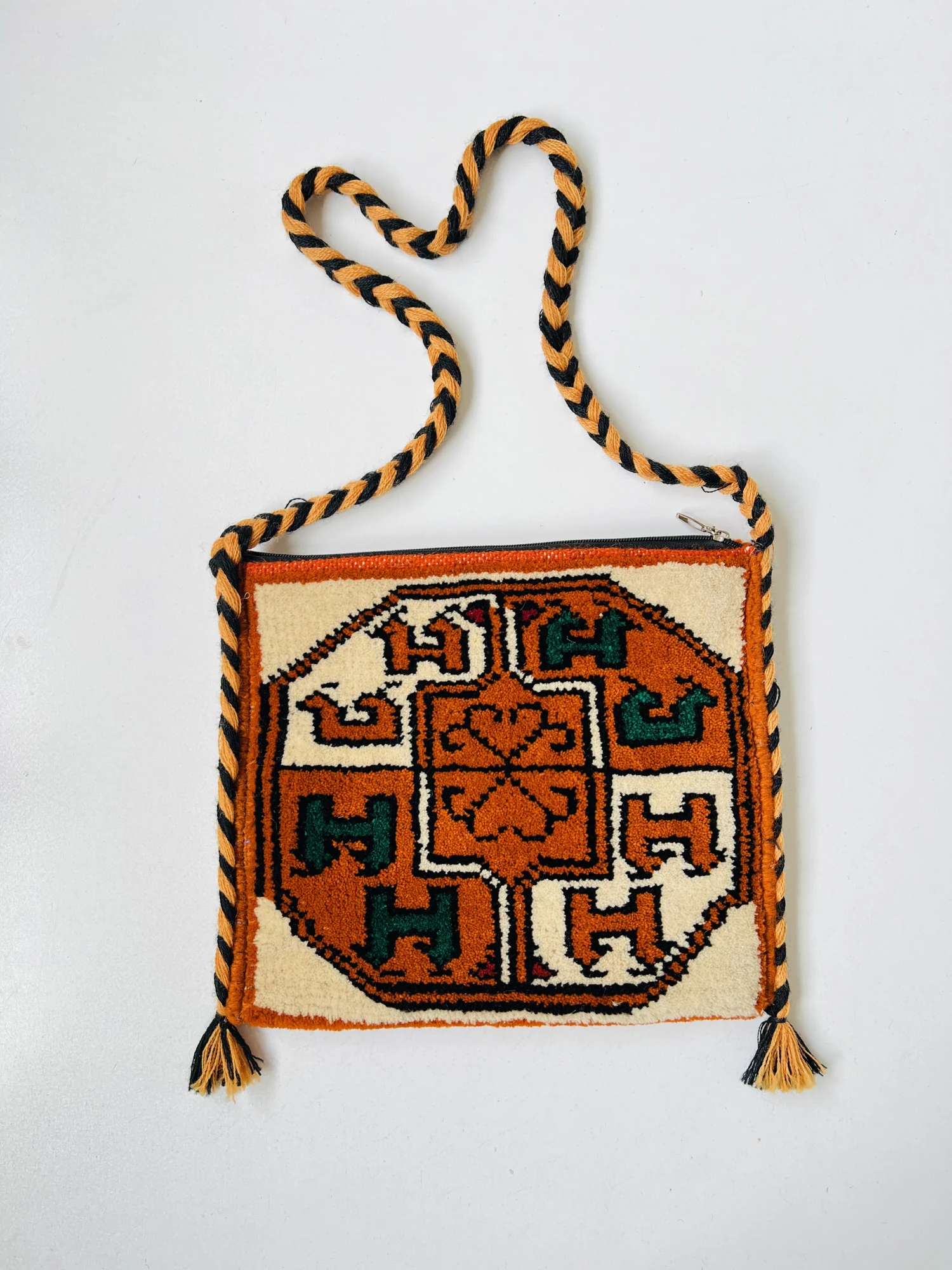 Animal motif carpet bag · White